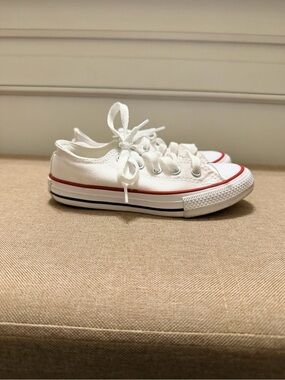 White Converse Chuck Taylor Size 11 kids